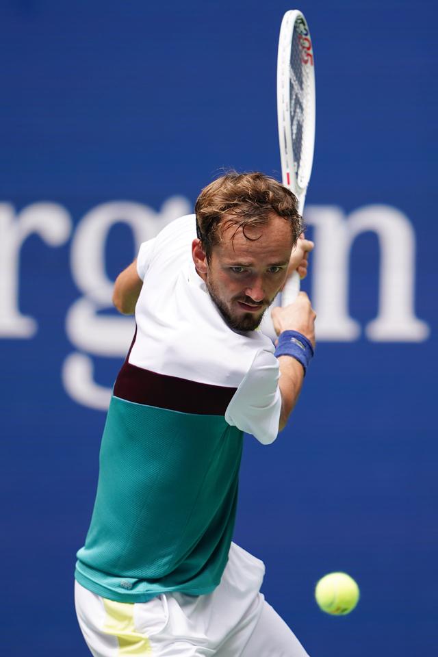 关于日本网球队血洗意大利网球队，梅德韦杰夫打破历史纪录的信息