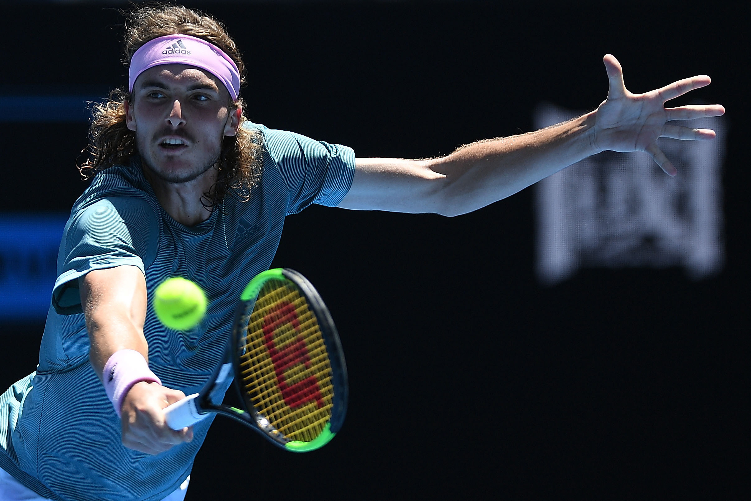 关于意大利网球队鏖战世界网球队，西西帕斯打破历史纪录的信息