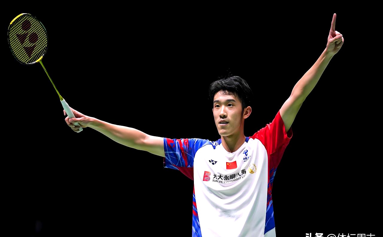 印尼羽毛球队鏖战日本羽毛球队，谌龙三分雨点燃全场