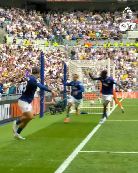 英超豪门喜迎新星加盟！埃弗顿签下荷兰前锋的简单介绍