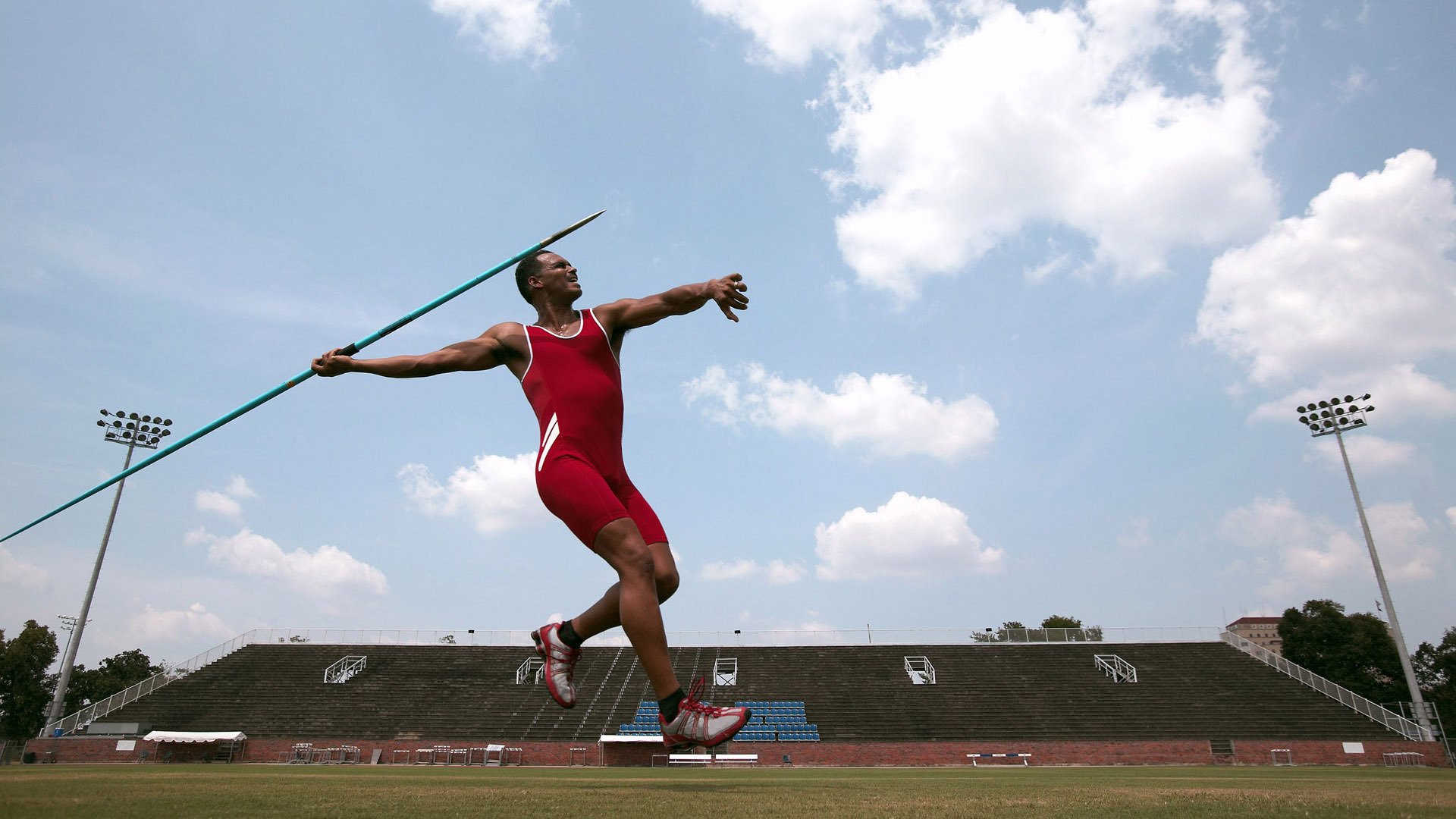 米兰体育app入口-冰封洛城，霍勒迪在年度焦点之战中接管比赛