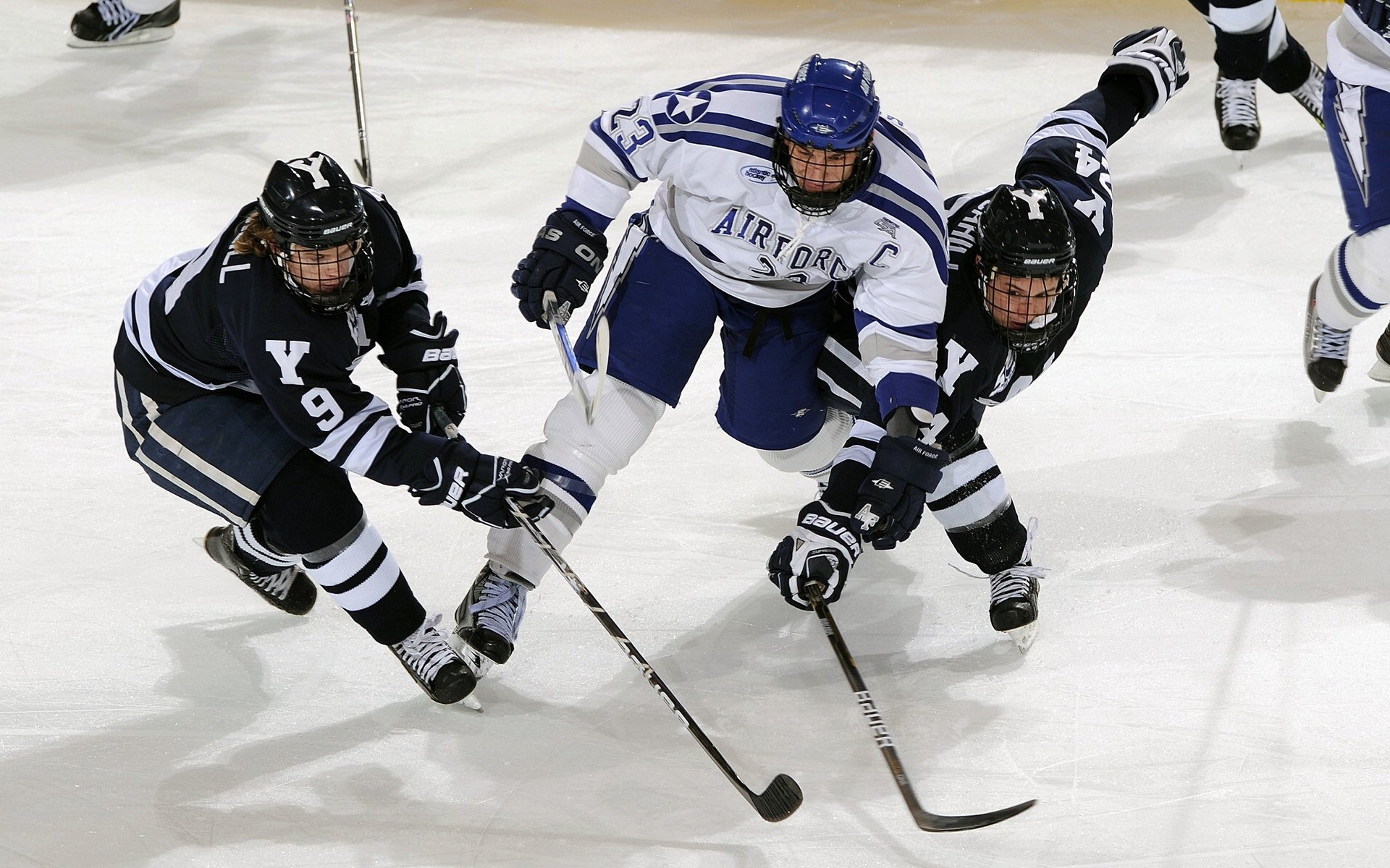橙色防线溃败之夜,加克波降维打击引领喀麦隆狂胜荷兰的战术启示