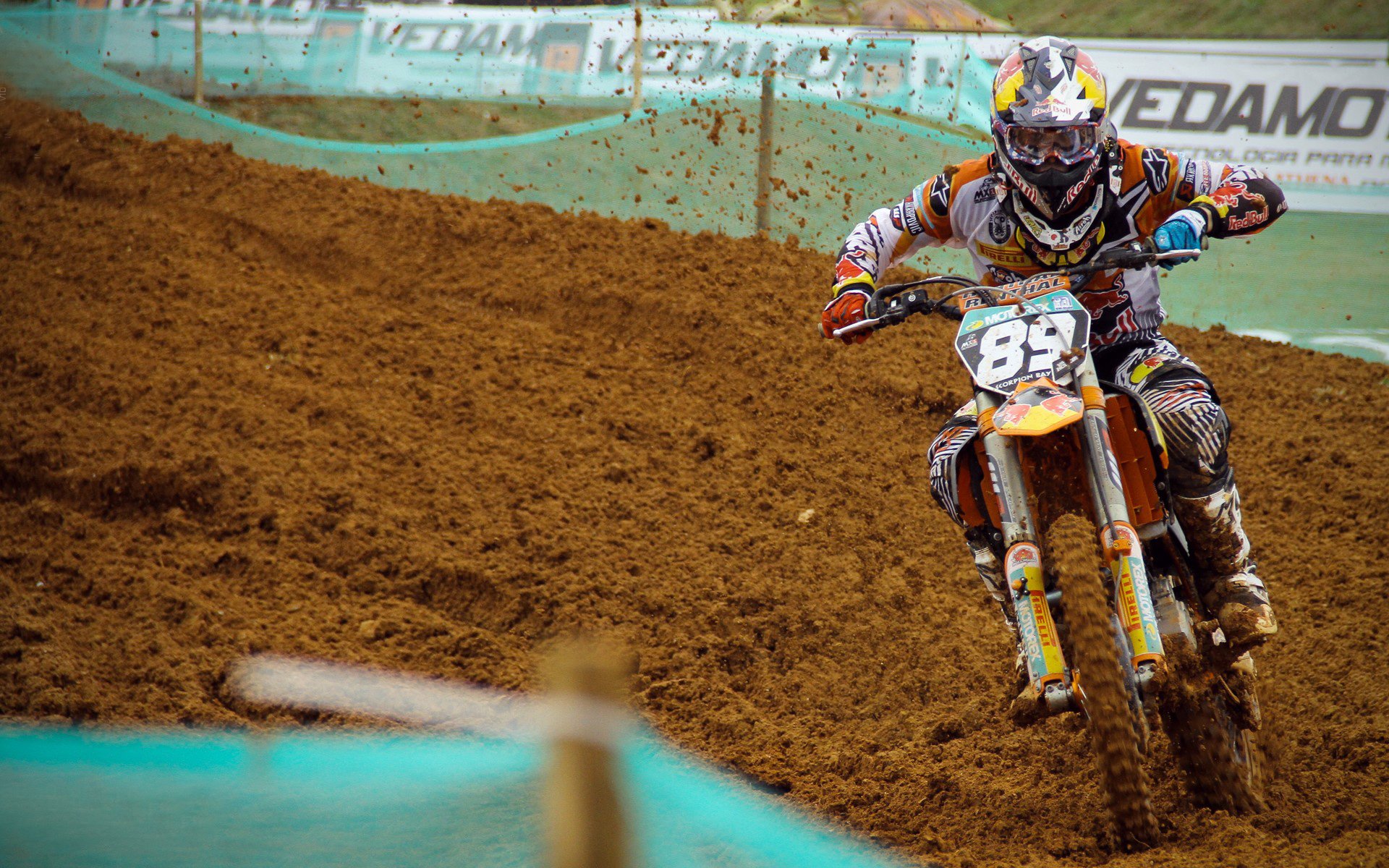 掘金战术压制广东队，爱德华兹成为关键先生